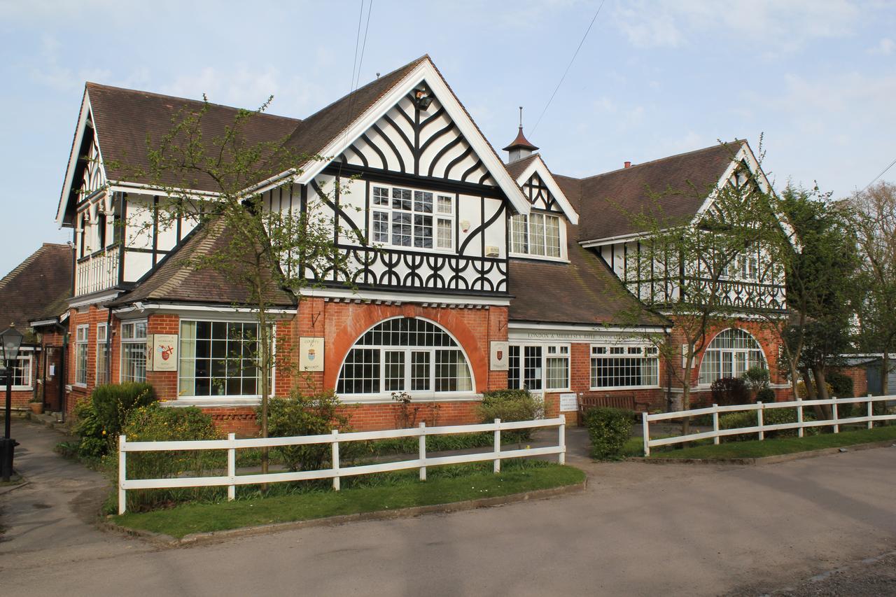 St George'S Lodge, Bisley Brookwood Exterior foto